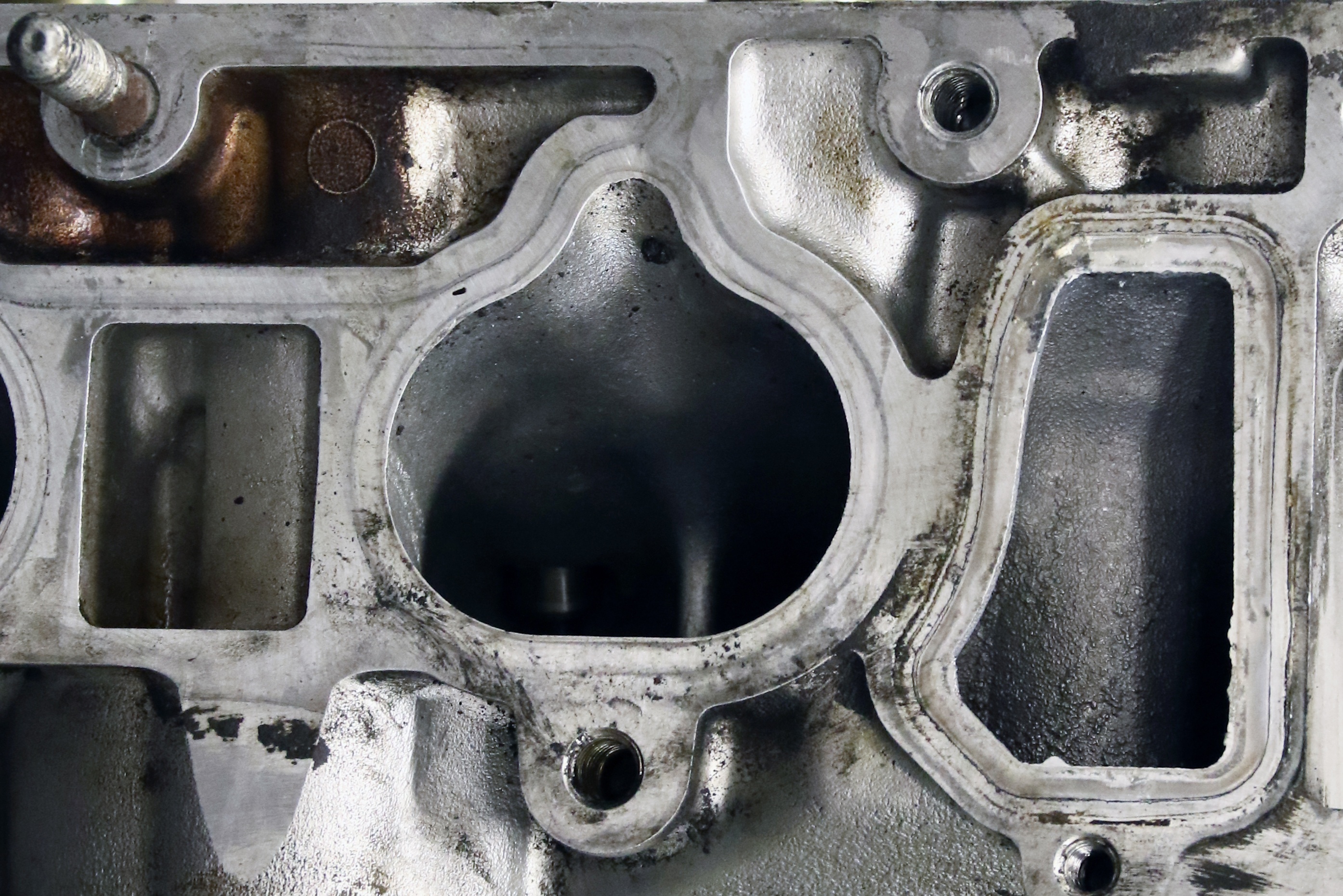 Inside The Honda K20C1 (Type R) Cylinder Head With 4 Piston Racing